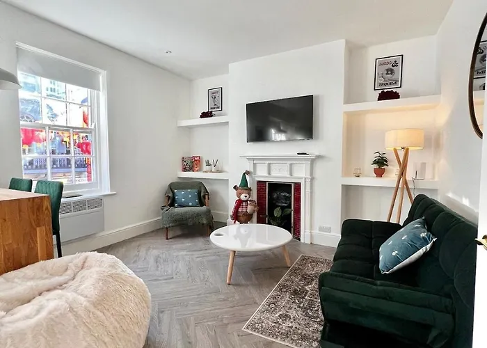 Soho Gem! 2-Bedroom Mansion Flat